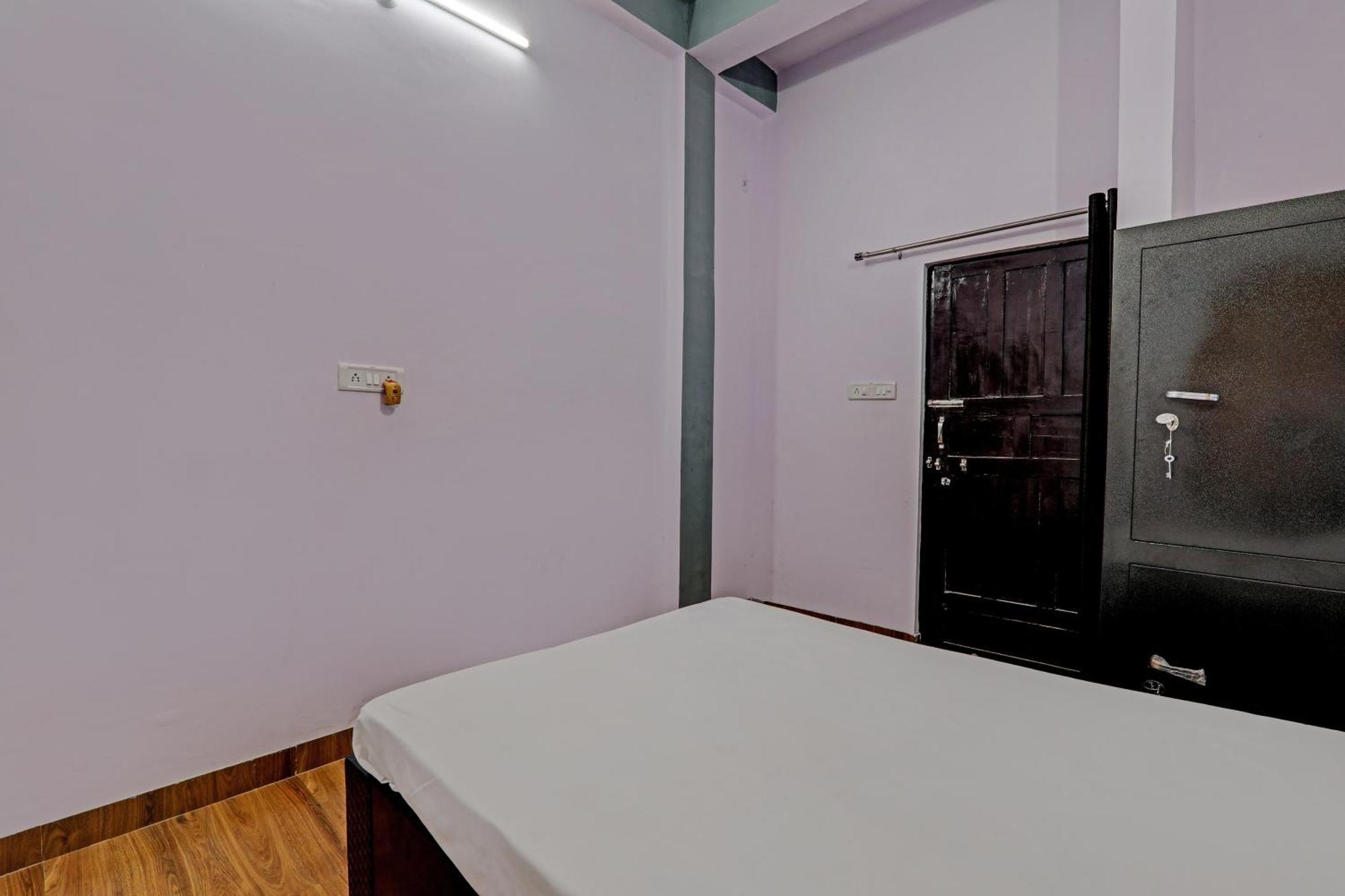 Oyo Hotel Crown Лакнау Екстериор снимка