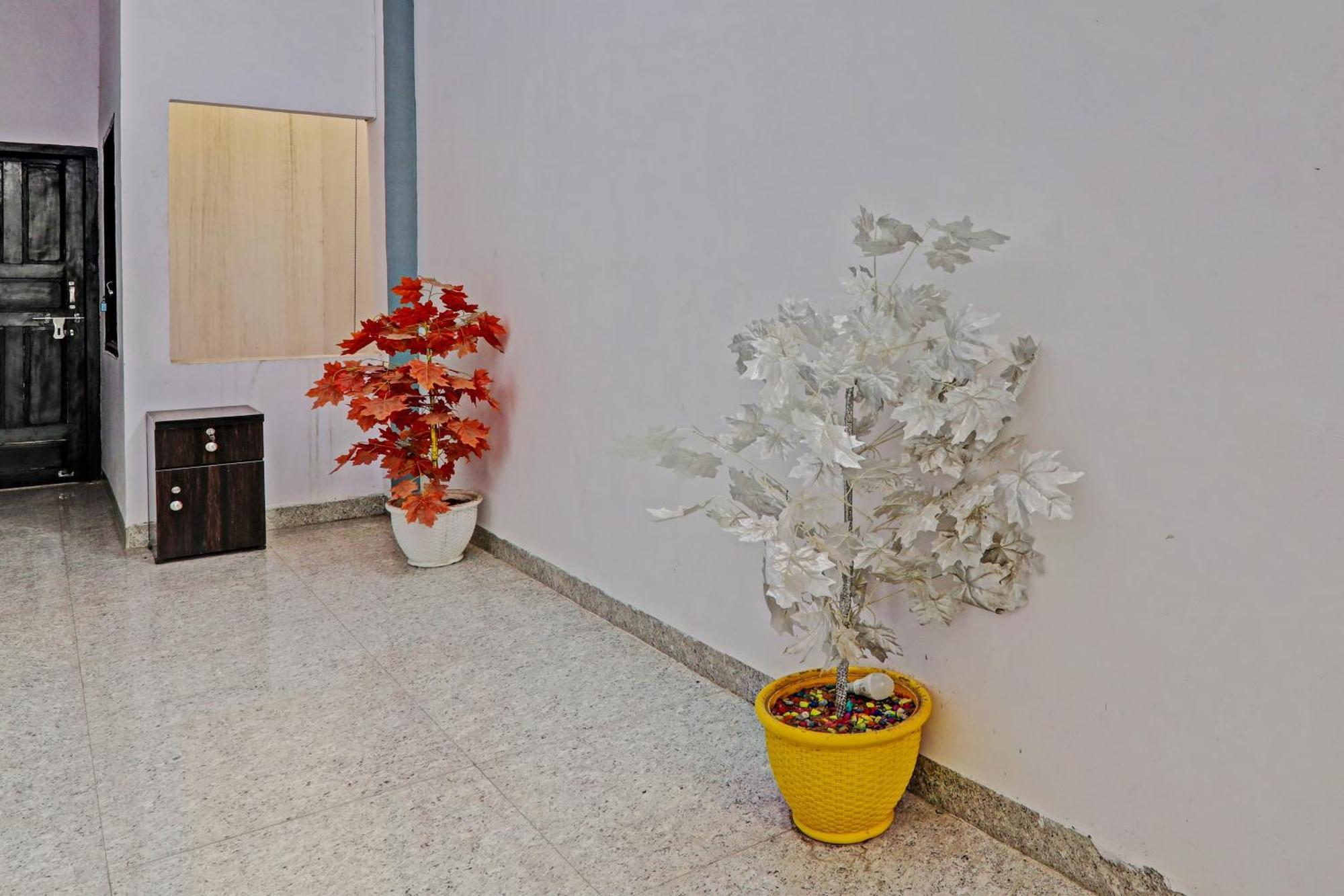 Oyo Hotel Crown Лакнау Екстериор снимка