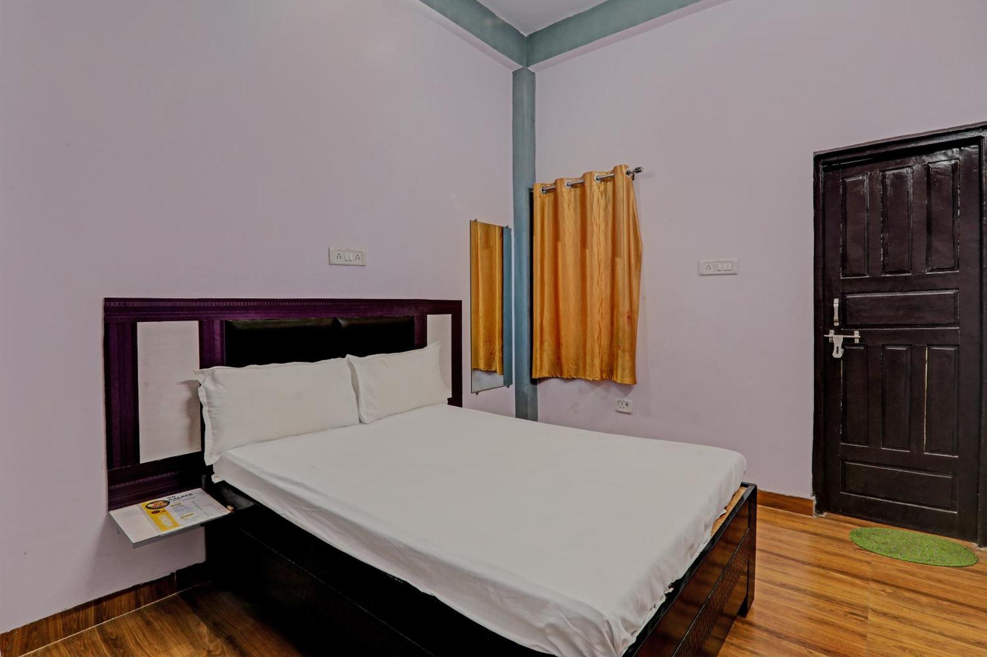 Oyo Hotel Crown Лакнау Екстериор снимка