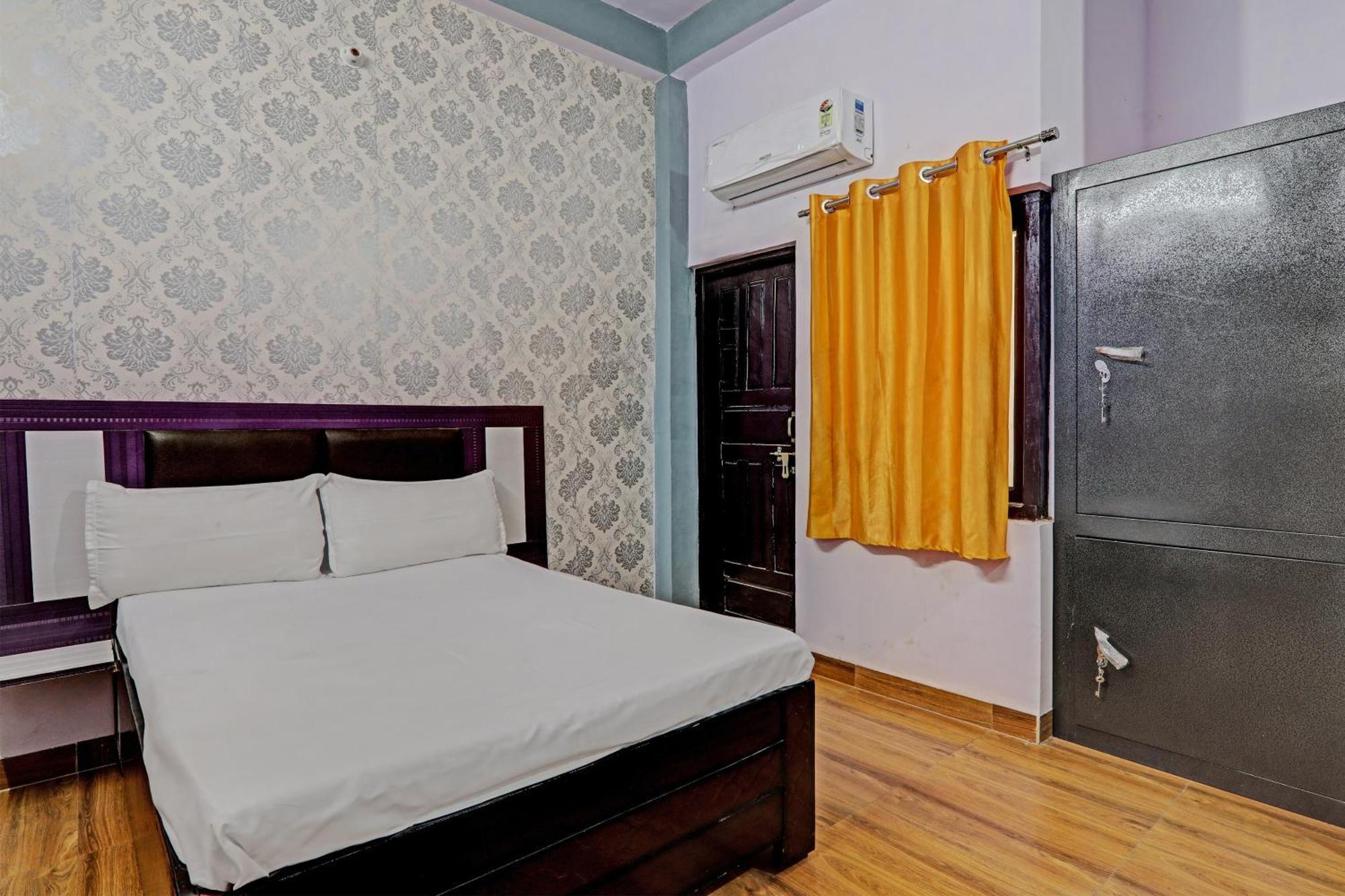 Oyo Hotel Crown Лакнау Екстериор снимка